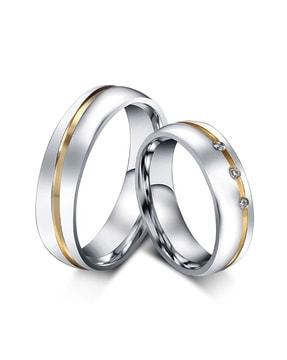 couple band rings with rose box