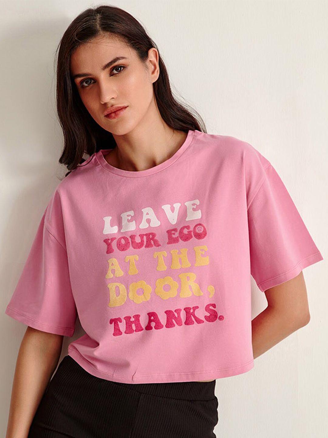 cover story women pink typography printed crop t-shirt