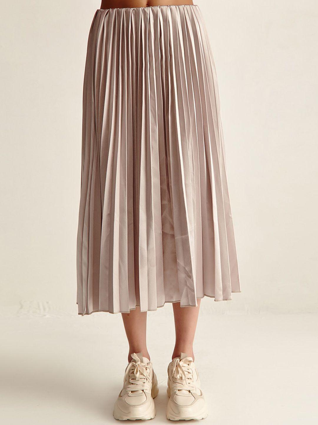 cover story women silver satin pleated skirt