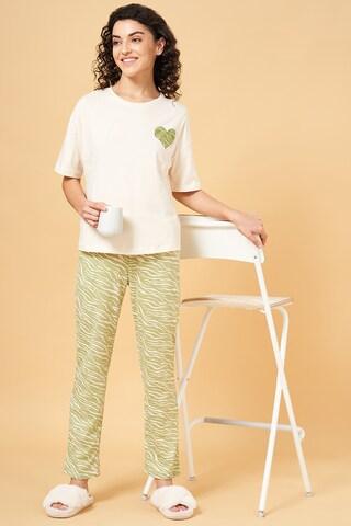 cream print full length  sleepwear women comfort fit  t-shirt & pyjama set
