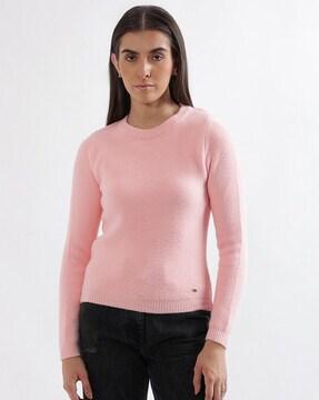 crew-neck pullover with ribbed hem