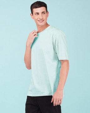 crew-neck t-shirt with short sleeves