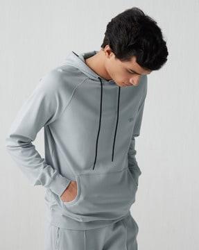 crew-neck hoodie with kangaroo pockets