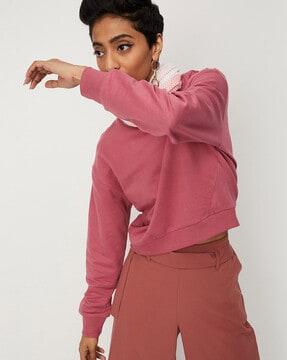 crew-neck ribbed hems sweatshirt