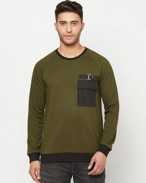 crew-neck sweatshirt with flap pocket