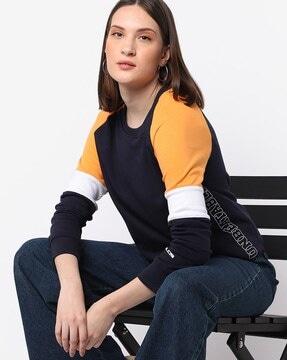 crew-neck sweatshirt with raglan sleeves