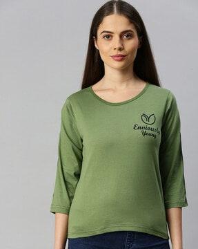 crew-neck t-shirt with 3/4th sleeves