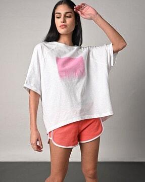 crew-neck t-shirt with drop-shoulder sleeves