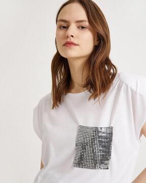 crew-neck t-shirt with embellished pocket