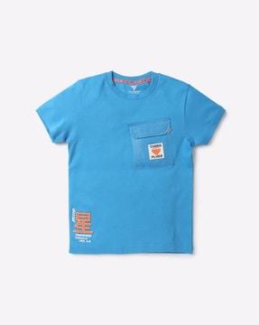 crew-neck t-shirt with flap pocket