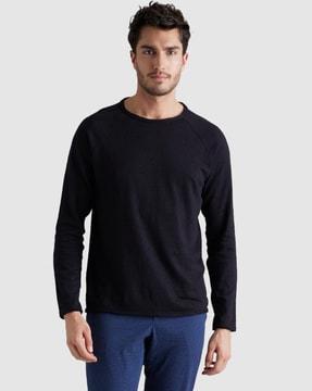 crew-neck t-shirt with full sleeves