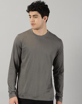 crew-neck t-shirt with full sleeves