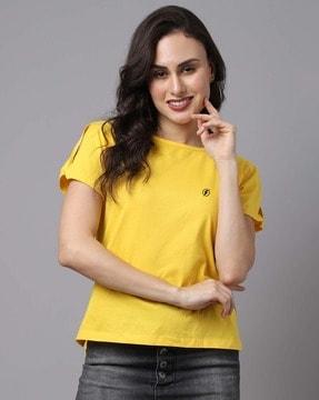 crew-neck t-shirt with hig-low hemline