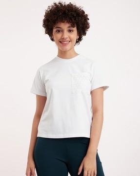 crew-neck t-shirt with lace patch pocket