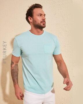 crew-neck t-shirt with patch pocket