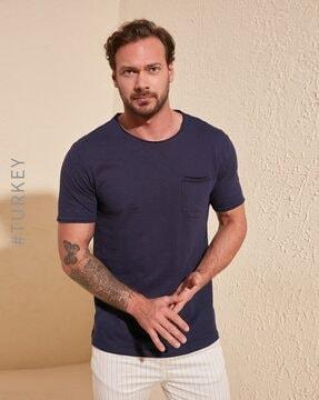 crew-neck t-shirt with patch pocket