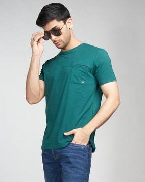 crew-neck t-shirt with patch pocket