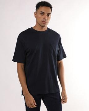 crew-neck t-shirt with patch pocket