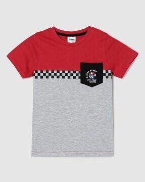 crew-neck t-shirt with patch pocket