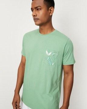 crew-neck t-shirt with patch pocket