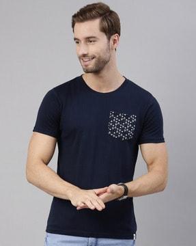 crew-neck t-shirt with patch pocket