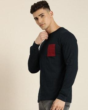 crew-neck t-shirt with patch pocket