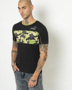 crew-neck t-shirt with placement camouflage