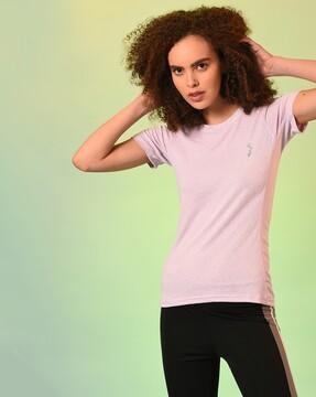 crew-neck t-shirt with raglan sleeves