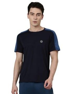 crew-neck t-shirt with short sleeves