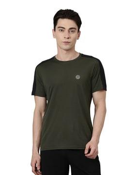 crew-neck t-shirt with short sleeves