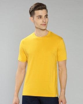 crew-neck t-shirt with short sleeves