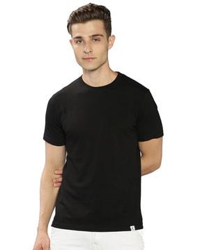 crew-neck t-shirt with short sleeves