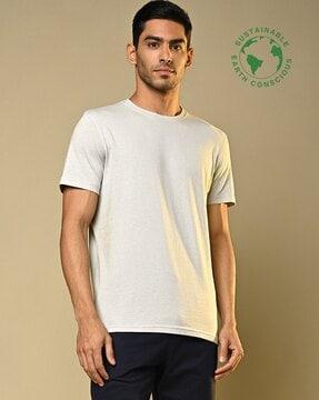 crew-neck t-shirt with short sleeves