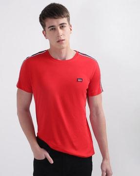 crew-neck t-shirt with short sleeves