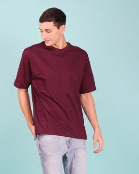 crew-neck t-shirt with short sleeves