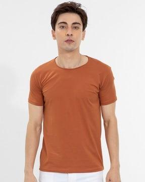 crew-neck t-shirt with short sleeves