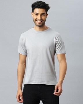 crew-neck t-shirt with short sleeves