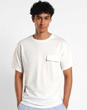 crew-neck t-shirt with short sleeves