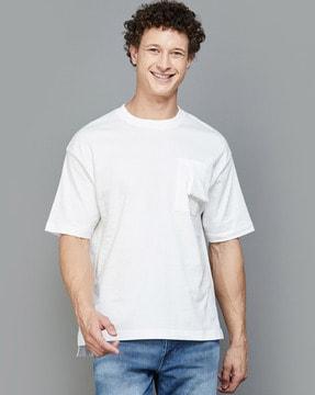 crew-neck t-shirt with short sleeves