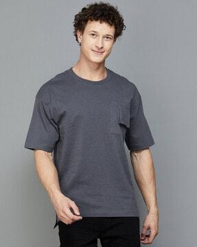 crew-neck t-shirt with short sleeves