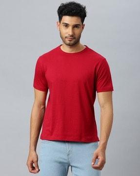 crew-neck t-shirt with short sleeves