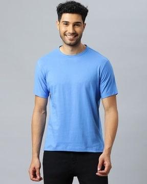 crew-neck t-shirt with short sleeves