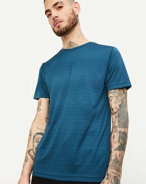 crew-neck t-shirt with short sleeves