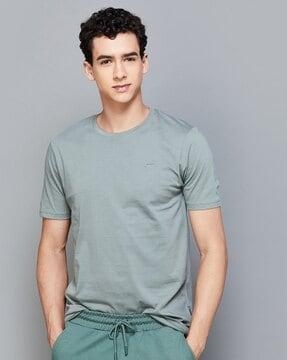 crew-neck t-shirt with short sleeves