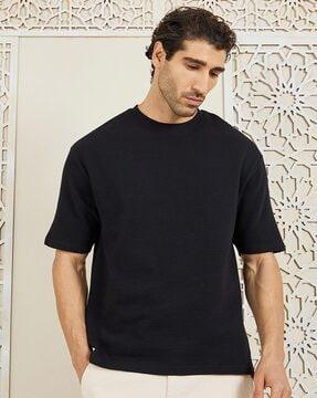 crew-neck t-shirt with short sleeves