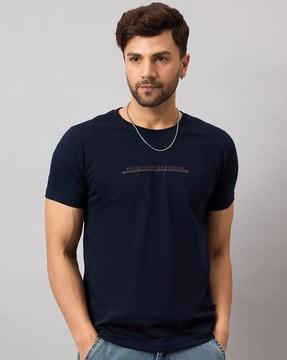 crew-neck t-shirt with short sleeves