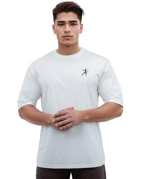 crew-neck t-shirt with short sleeves