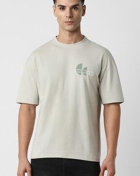 crew-neck t-shirt with short sleeves