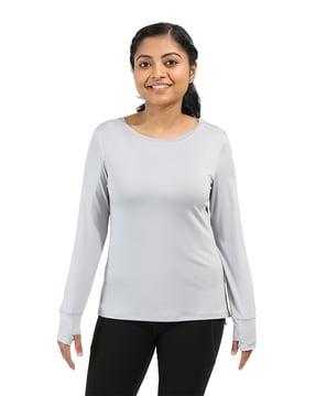 crew-neck t-shirt with thumbhole sleeves