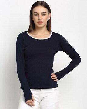 crew-neck t-shirt with thumbhole